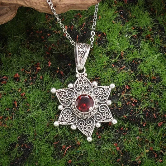 Silber Rubin Star Pendant Halskette